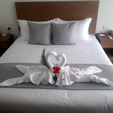 Nalagi Hotel Nadi Bagian luar foto