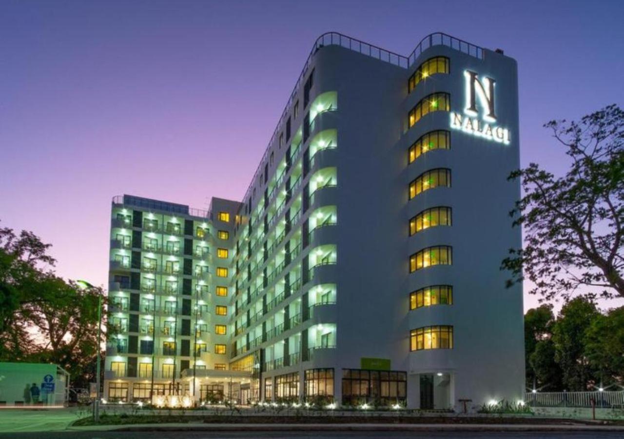 Nalagi Hotel Nadi Bagian luar foto